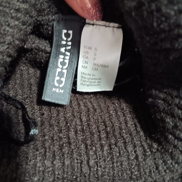 Divided By H&M Black Turtleneck Sweater Size Small - Picture 4 of 4